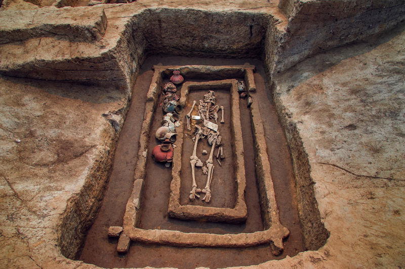 The tomb of a high-ranking individual, featuring pottery and other items. (Image: University of Shandong)